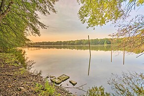Lakefront Hideaway in Scranton: Spacious Deck