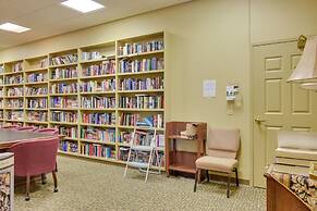 Deck, Dock & Resort Amenities: Home in Hot Springs