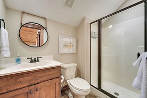 Luxe Table Rock Lake Vacation Rental With Hot Tub!