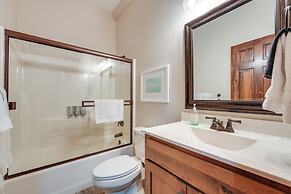 Luxe Table Rock Lake Vacation Rental With Hot Tub!