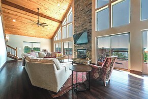 Luxe Table Rock Lake Vacation Rental With Hot Tub!