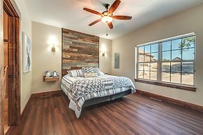 Luxe Table Rock Lake Vacation Rental With Hot Tub!
