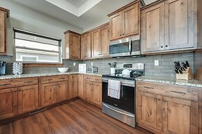 Luxe Table Rock Lake Vacation Rental With Hot Tub!