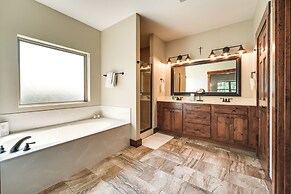 Luxe Table Rock Lake Vacation Rental With Hot Tub!