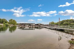 Luxe Table Rock Lake Vacation Rental With Hot Tub!