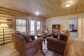 Rustic Tustin Cabin on 7 Acres w/ Fire Pit & Porch