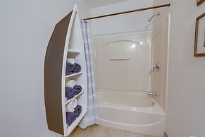 Rustic Tustin Cabin on 7 Acres w/ Fire Pit & Porch