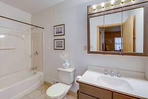 Rustic Tustin Cabin on 7 Acres w/ Fire Pit & Porch