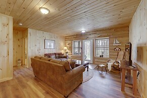 Rustic Tustin Cabin on 7 Acres w/ Fire Pit & Porch