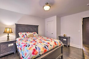 25 Mi to Nyc: Walkable Long Island Apt w/ Balcony