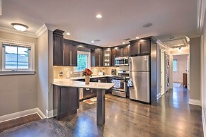 25 Mi to Nyc: Walkable Long Island Apt w/ Balcony