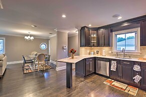 25 Mi to Nyc: Walkable Long Island Apt w/ Balcony