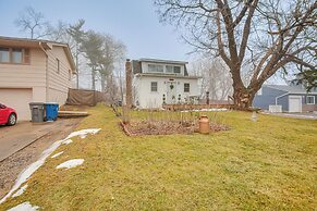 8 Mi to Downtown: Convenient Minneapolis Home
