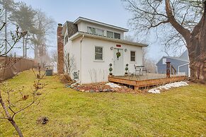 8 Mi to Downtown: Convenient Minneapolis Home