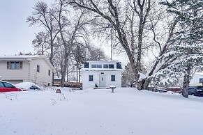 8 Mi to Downtown: Convenient Minneapolis Home