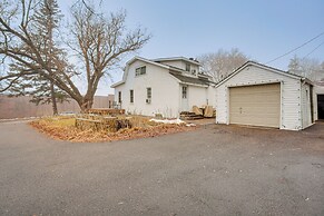 8 Mi to Downtown: Convenient Minneapolis Home