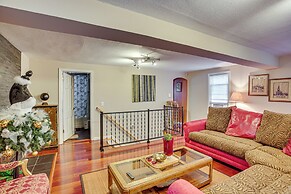8 Mi to Downtown: Convenient Minneapolis Home