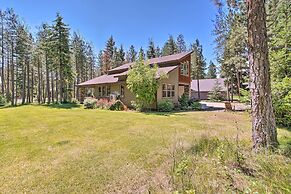 Modern-rustic Ronald Getaway: Hot Tub, Grill!