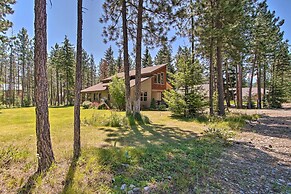 Modern-rustic Ronald Getaway: Hot Tub, Grill!