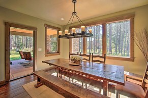 Modern-rustic Ronald Getaway: Hot Tub, Grill!