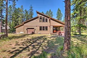 Modern-rustic Ronald Getaway: Hot Tub, Grill!
