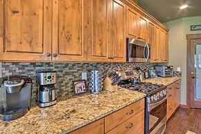 Modern-rustic Ronald Getaway: Hot Tub, Grill!