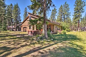 Modern-rustic Ronald Getaway: Hot Tub, Grill!