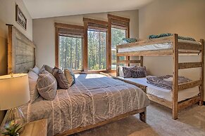 Modern-rustic Ronald Getaway: Hot Tub, Grill!