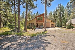 Modern-rustic Ronald Getaway: Hot Tub, Grill!