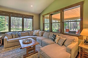 Modern-rustic Ronald Getaway: Hot Tub, Grill!