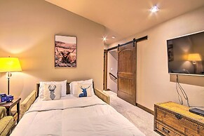 Modern-rustic Ronald Getaway: Hot Tub, Grill!