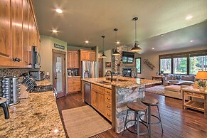 Modern-rustic Ronald Getaway: Hot Tub, Grill!