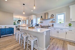 Modern Home w/ Rooftop Deck, Walk to Beach!