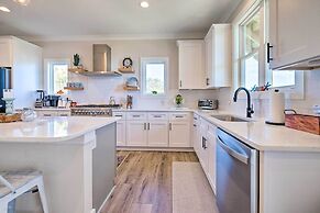 Modern Home w/ Rooftop Deck, Walk to Beach!