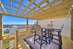 Modern Home w/ Rooftop Deck, Walk to Beach!