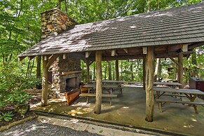 Mountain-view Blue Ridge Condo: 36 Mi to Asheville