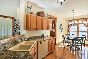 Mountain-view Blue Ridge Condo: 36 Mi to Asheville