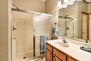 Mountain-view Blue Ridge Condo: 36 Mi to Asheville