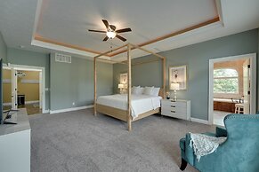 4 Mi to Branson Landing: Huge Home w/ Game Room!