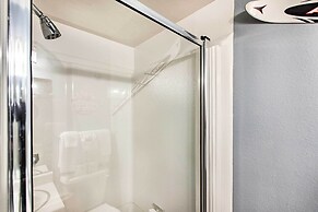 Main St Red River Ski Condo w/ Mountain View!