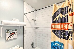 Main St Red River Ski Condo w/ Mountain View!