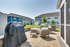 3 Mi to Bethany Beach: Townhome w/ Fire Pit