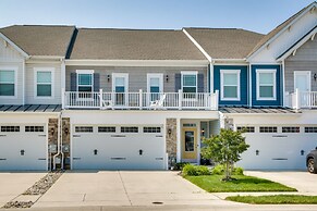 3 Mi to Bethany Beach: Townhome w/ Fire Pit