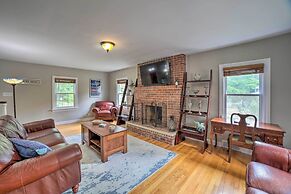 Pet-friendly Lake Getaway: 1 Block to Beach!