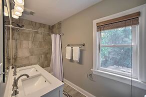 Pet-friendly Lake Getaway: 1 Block to Beach!