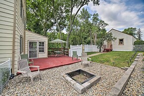 Pet-friendly Lake Getaway: 1 Block to Beach!