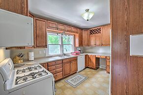 Pet-friendly Lake Getaway: 1 Block to Beach!