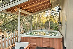 Lakeside Groveland Home w/ Hot Tub, Near Yosemite