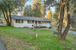 Lakeside Groveland Home w/ Hot Tub, Near Yosemite