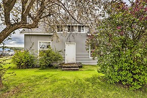 Pet-friendly Home w/ Yard & Mountain Views!